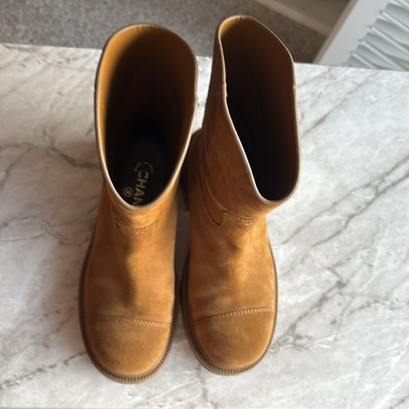 Chanel women’s great condition 100% authentic Tan Suede Boots size 37.5 - Picture 10 of 10